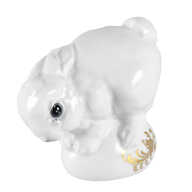 Hase Benno, Bunt staffiert, Sonderstaffage mit Goldornamenten, H 8,5 cm