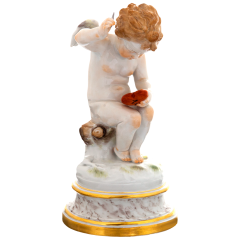 Amor, ein verwundetes Herz flickend, H 18 cm