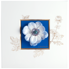 Wandbild mit Anemonenblüte, Blauer Fond, Sign. H. Bretschneider, H 23 cm